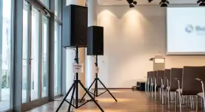 Instalación de Audio Broadcast para Conferencias