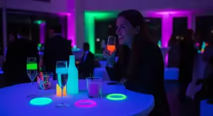 Uplighting de Columnas y Paredes para Evento Elegante