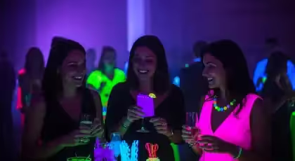 Renta de Cañones LED RGBW para Fiesta Neón Temática