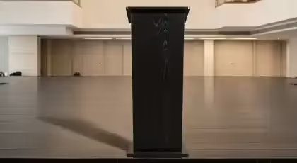 Podium Multimedia con Pantalla y Conectividad para Presentaciones Tech